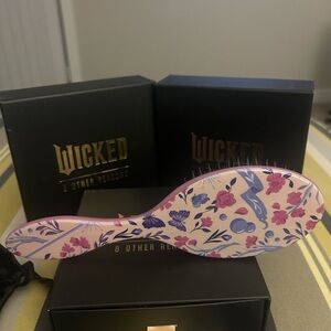 Toss Toss Hairbrush from 8 Other Reasons x Wicked